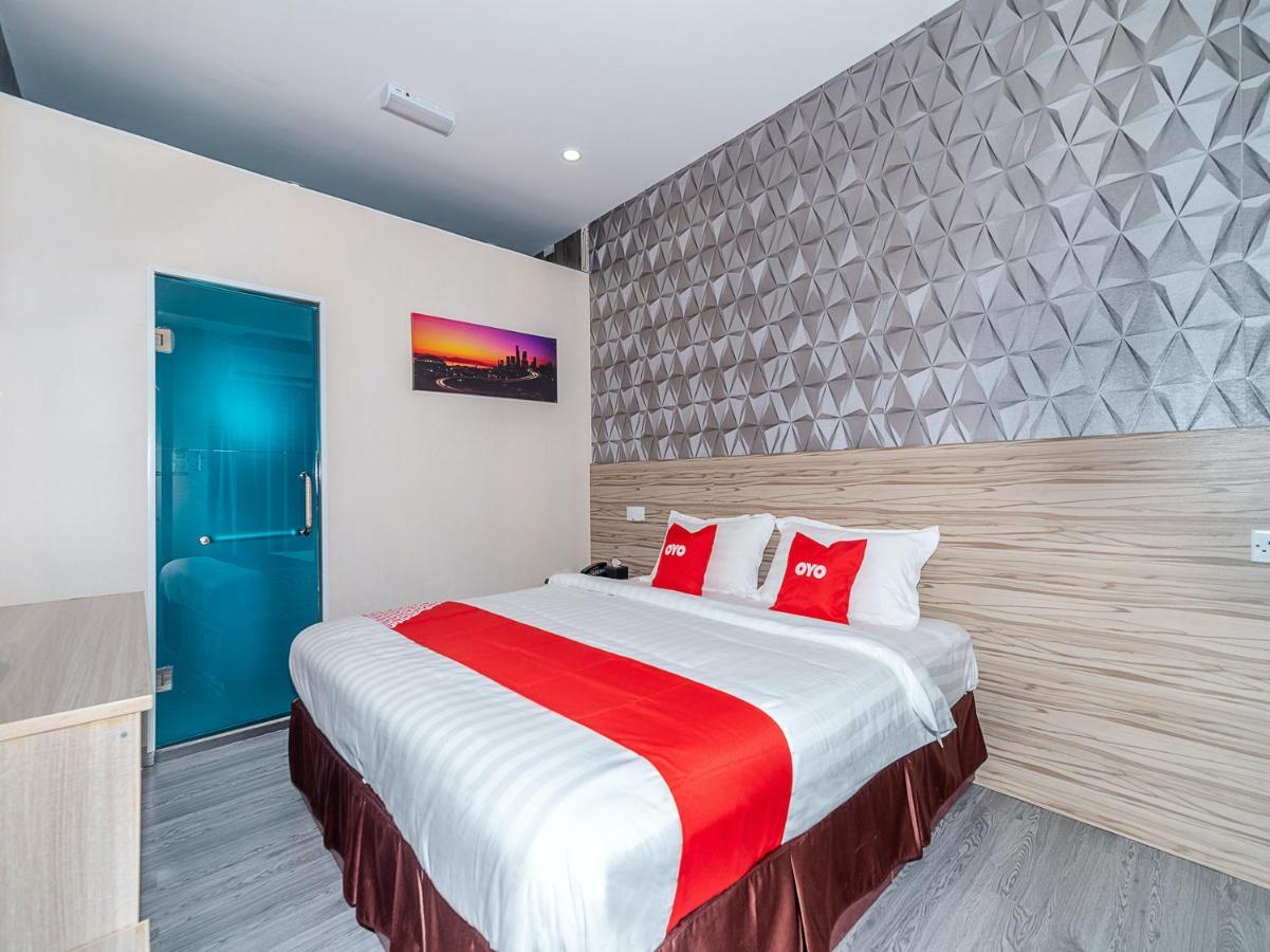 Oyo 90147 Hilltop Hotel Kota Kinabalu Bagian luar foto