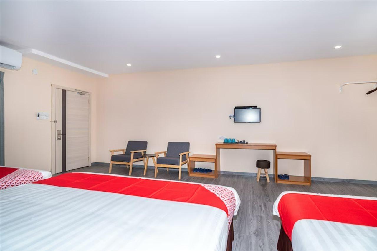 Oyo 90147 Hilltop Hotel Kota Kinabalu Bagian luar foto