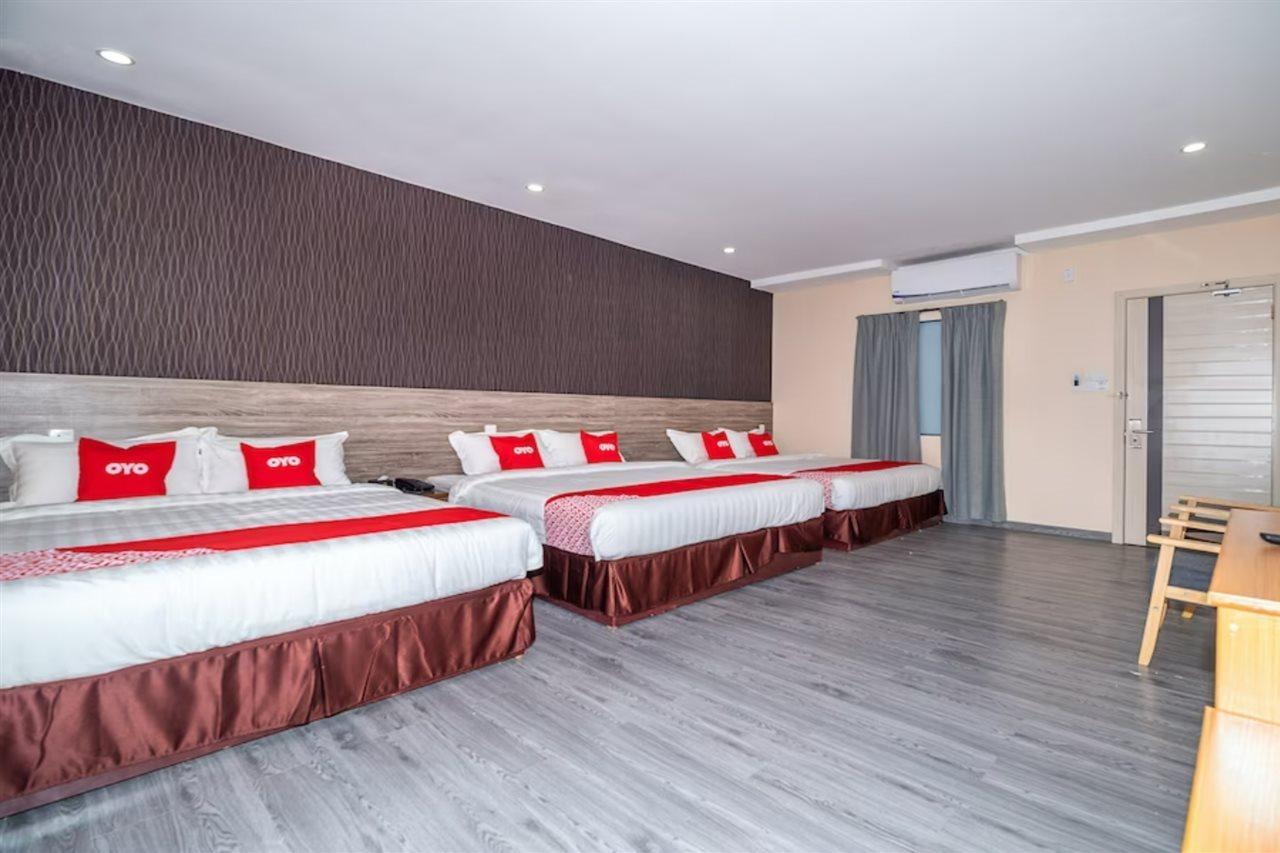 Oyo 90147 Hilltop Hotel Kota Kinabalu Bagian luar foto